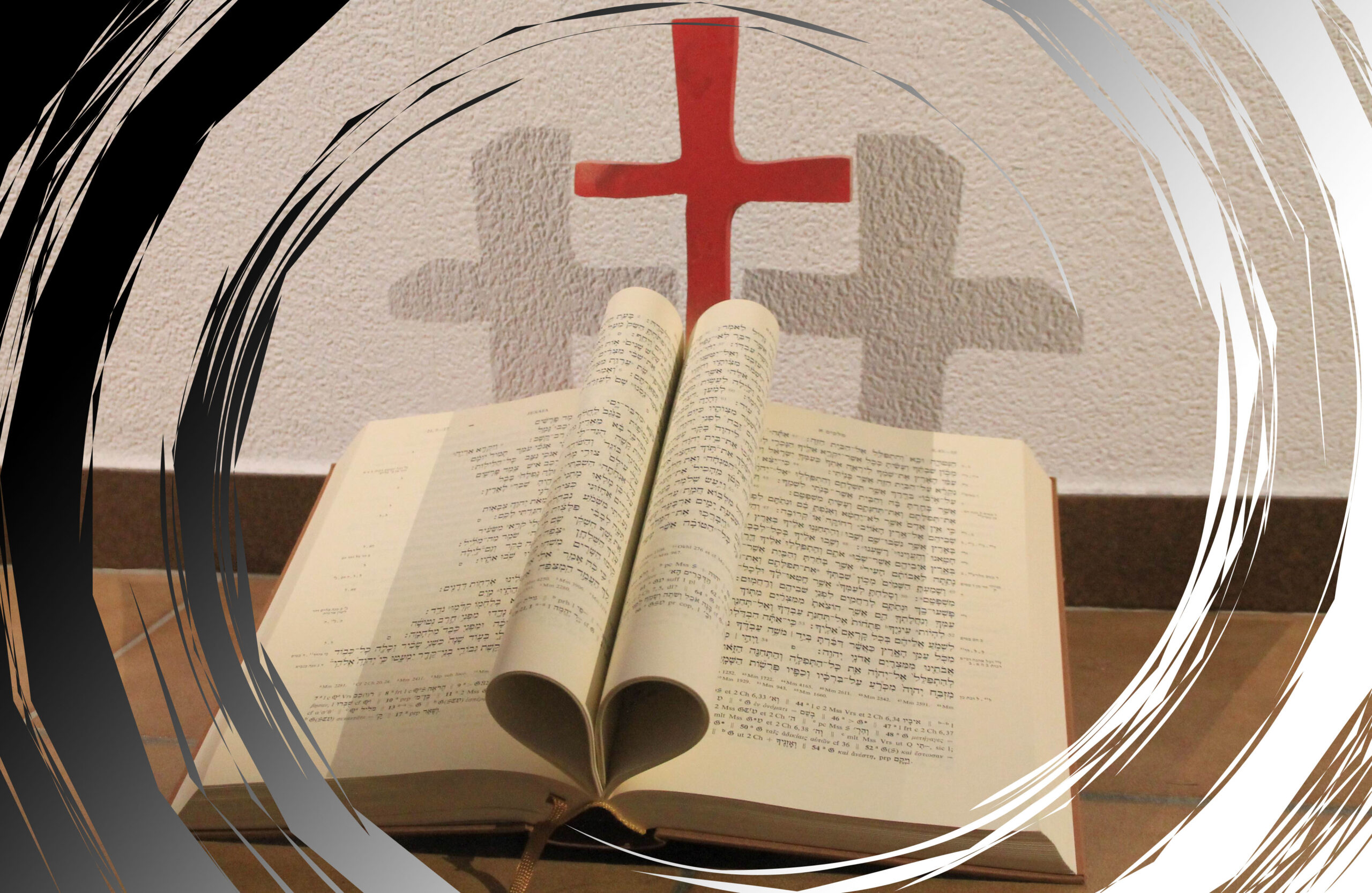 Bibel und Kreuz im Zentrum